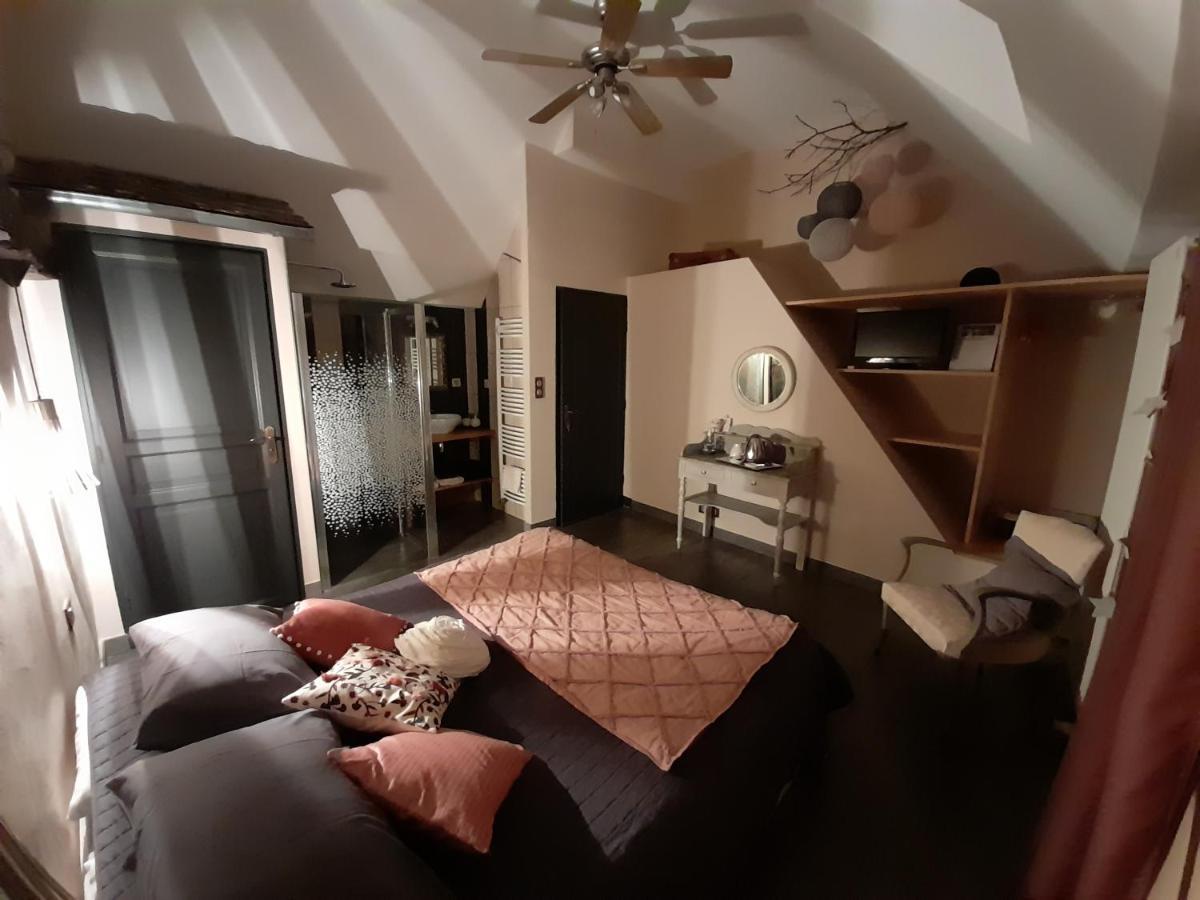 Les Hotes Du Lac, Chambres Et Tables D'Hotes Mandailles  Eksteriør bilde