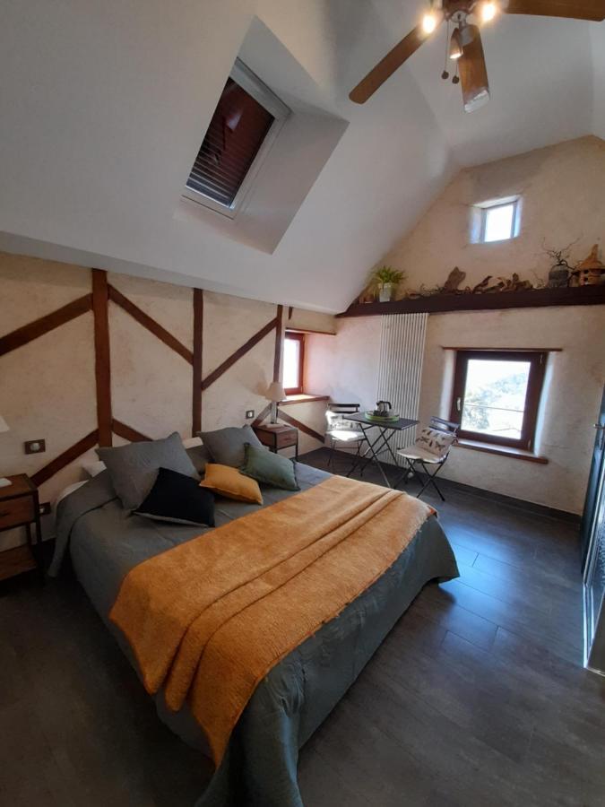 Les Hotes Du Lac, Chambres Et Tables D'Hotes Mandailles  Eksteriør bilde