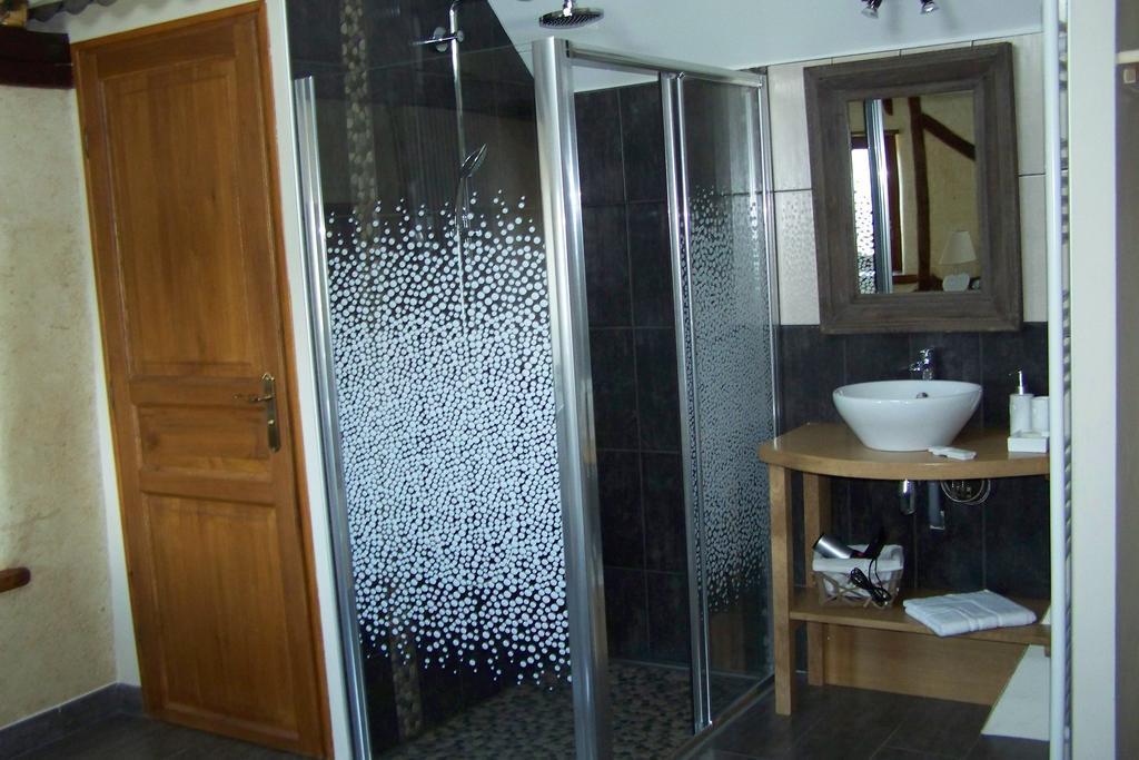 Les Hotes Du Lac, Chambres Et Tables D'Hotes Mandailles  Rom bilde